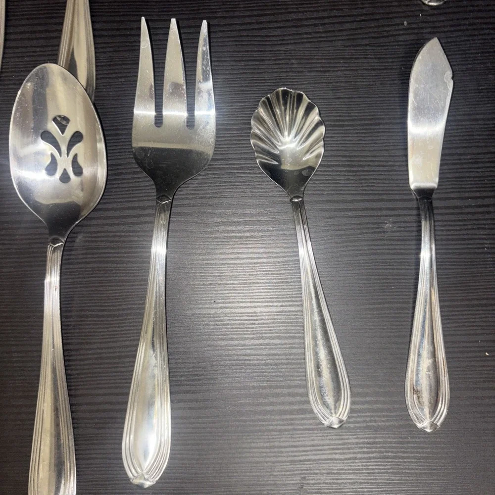 34 Piece Hampton Silversmith Stainless Steel Flat Ware Set